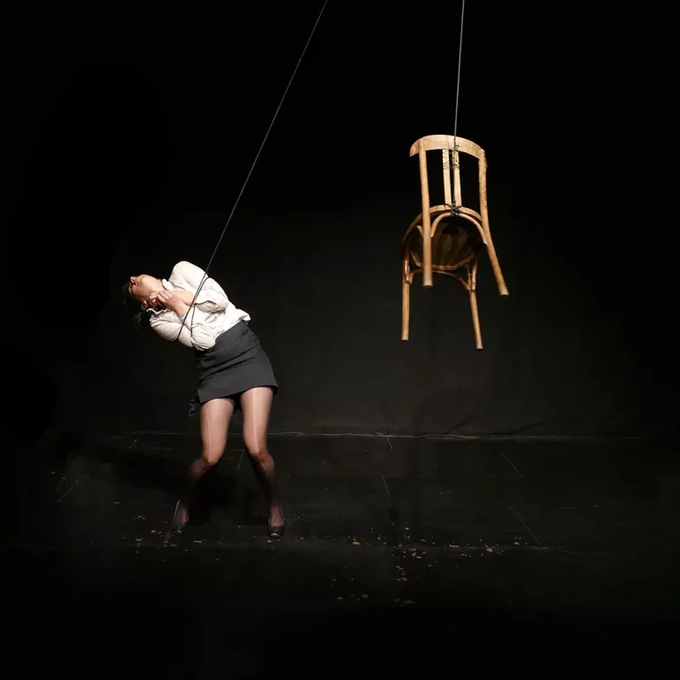 Collectif Toter Winkel LA CHAISE 50x50 1 768x768