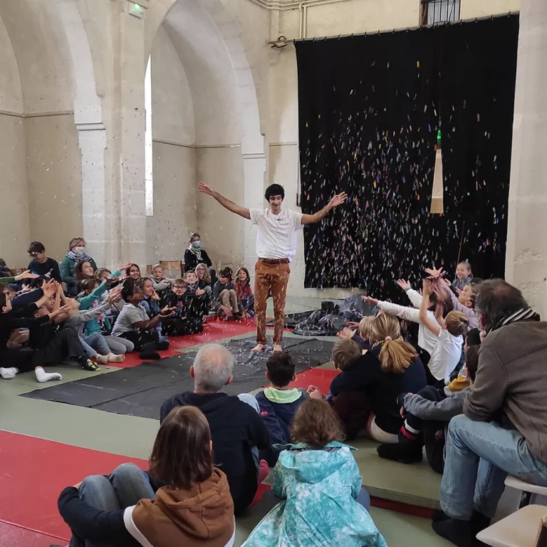 Goudu Théâtre Les étincelles 768x768