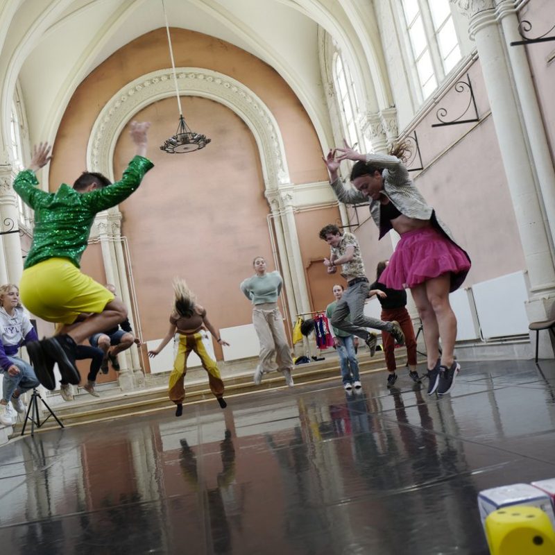 Play, Corps in situ Play, Corps in situ